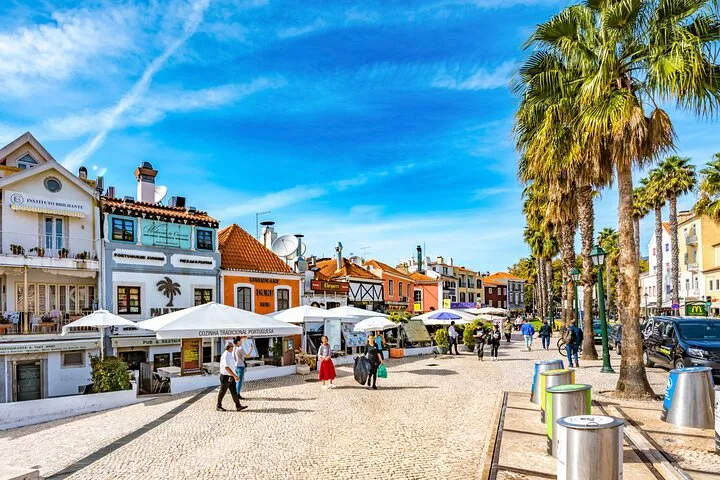 Cascais beach sightseeing and lunch by the beach