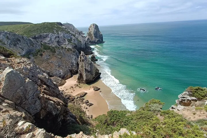 Explore the Sintra coastline and Cabo da Roca! Our local knowledge leads you to hidden cliffs and the best oceanfront lunch spots. Escape the crowds for an authentic Atlantic experience. ️✨
