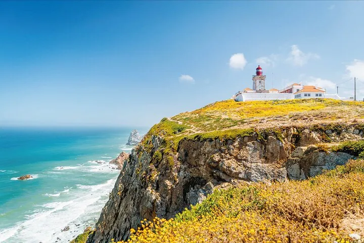 The westernmost point of Europe, the beautiful Cabo da Roca offers rich coastline and a panoramic view of the ocean.