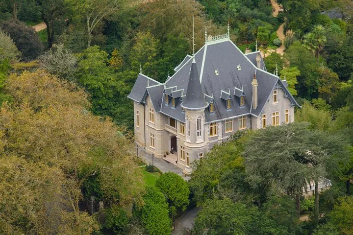 Biester Palace and Park