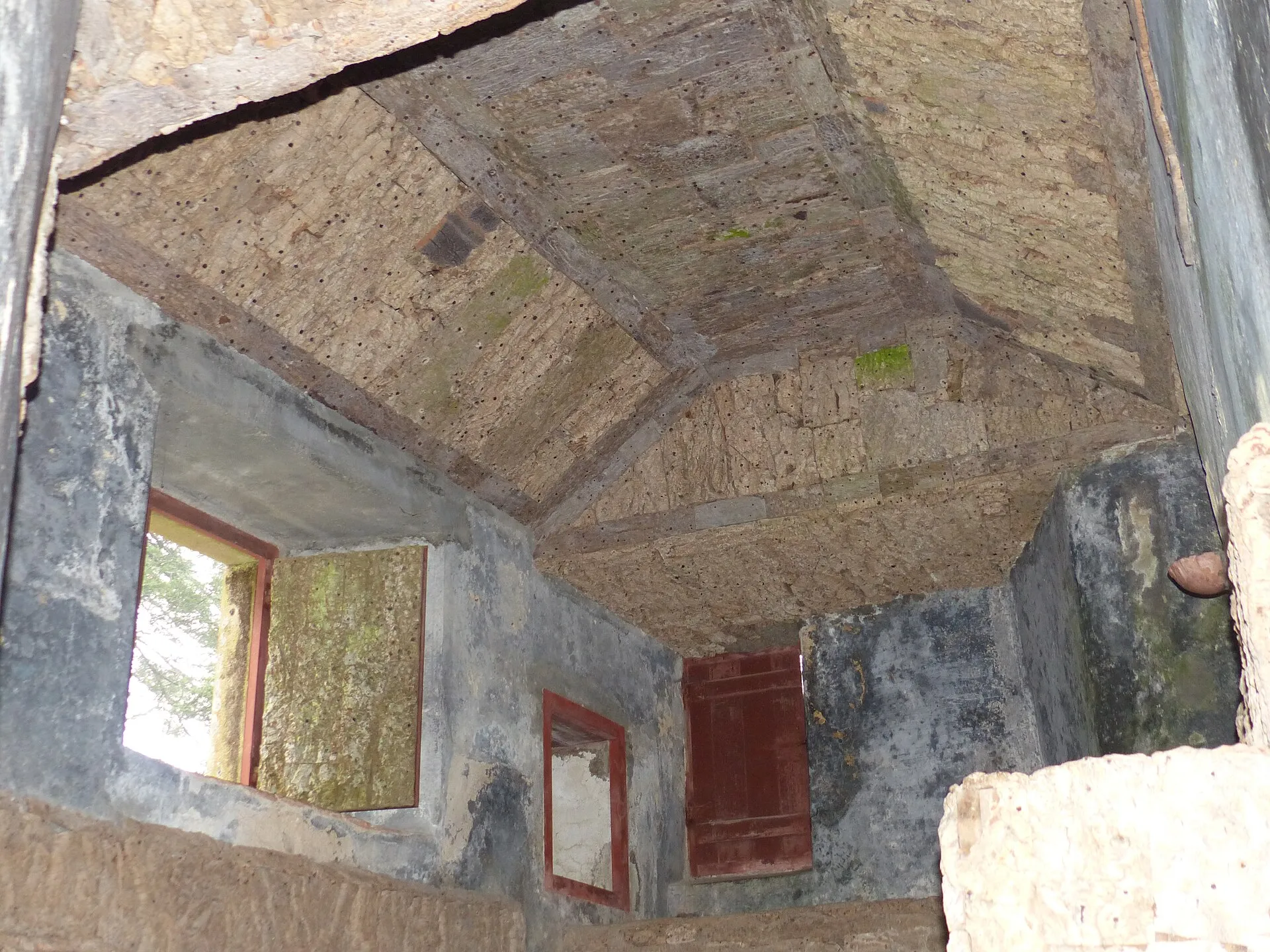 A cell at the Capuchos with its cork-lined ceiling