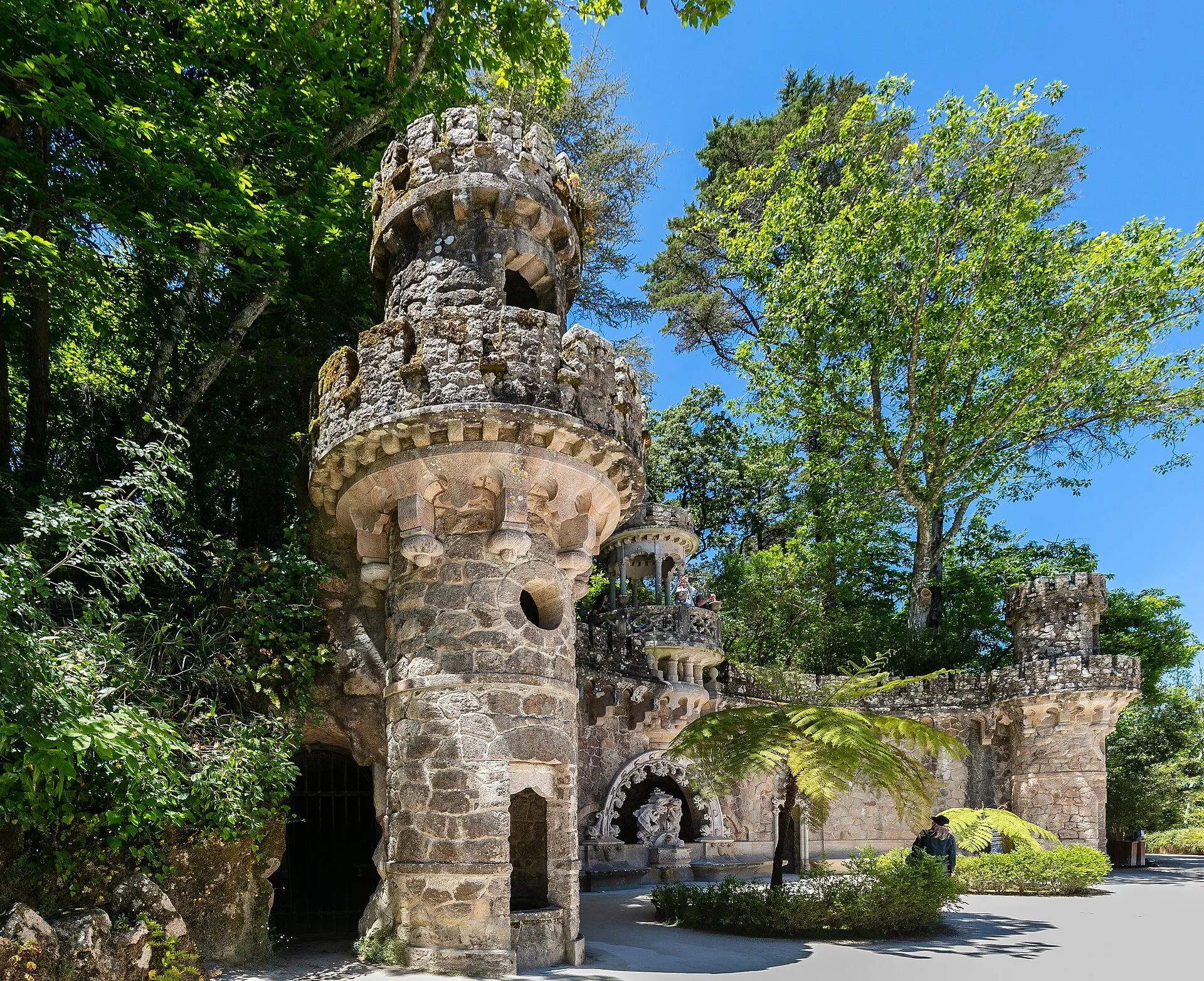 The towers and grotto by the Regaleira waterfall